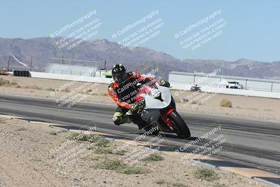 media/Oct-30-2025-Racers Edge (Thu) [[dabbdaf680]]/3-B Group/Session 3 (Turn 15 Inside)/